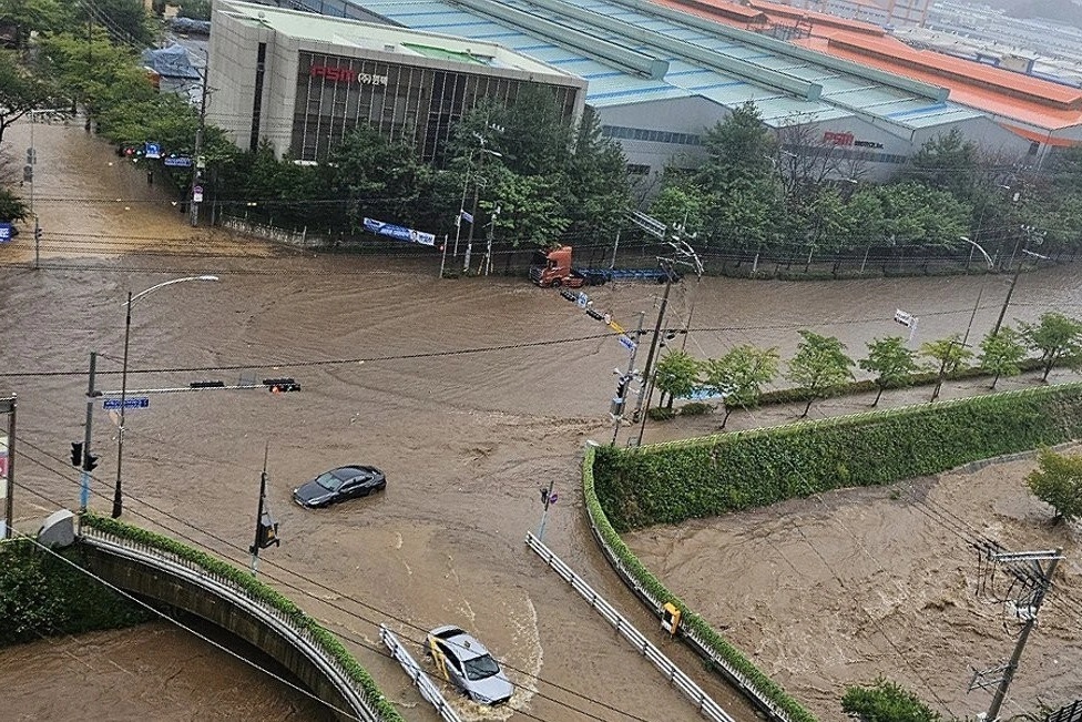 Hàn Quốc, Nhật Bản đối phó ngập lụt nghiêm trọng