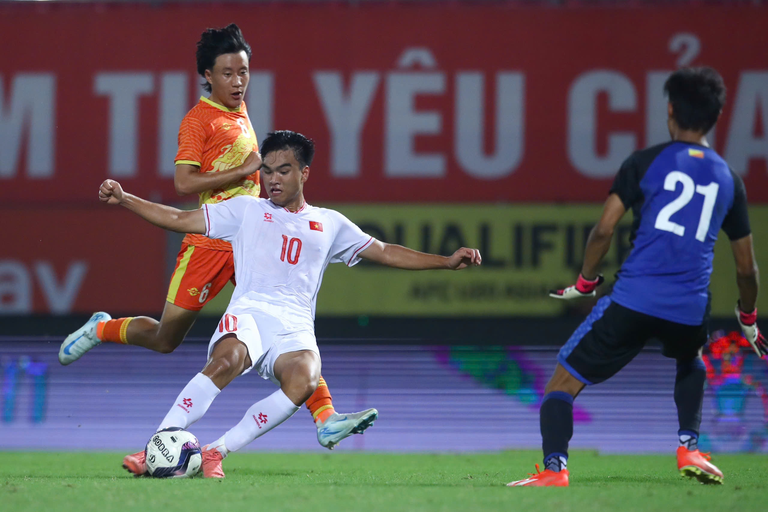 U20 Việt Nam 1-0 U20 Bangladesh (hiệp 1): Minh Tiến ghi bàn