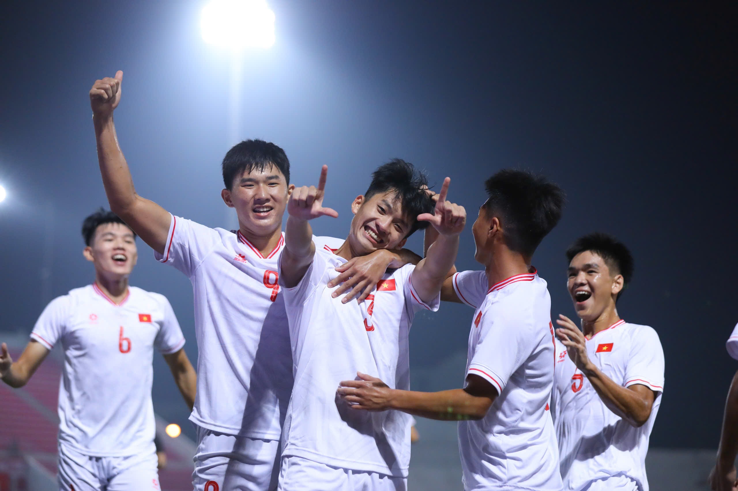 U20 Việt Nam 1-0 U20 Bhutan (hết hiệp 1): Bảo Long mở tỷ số