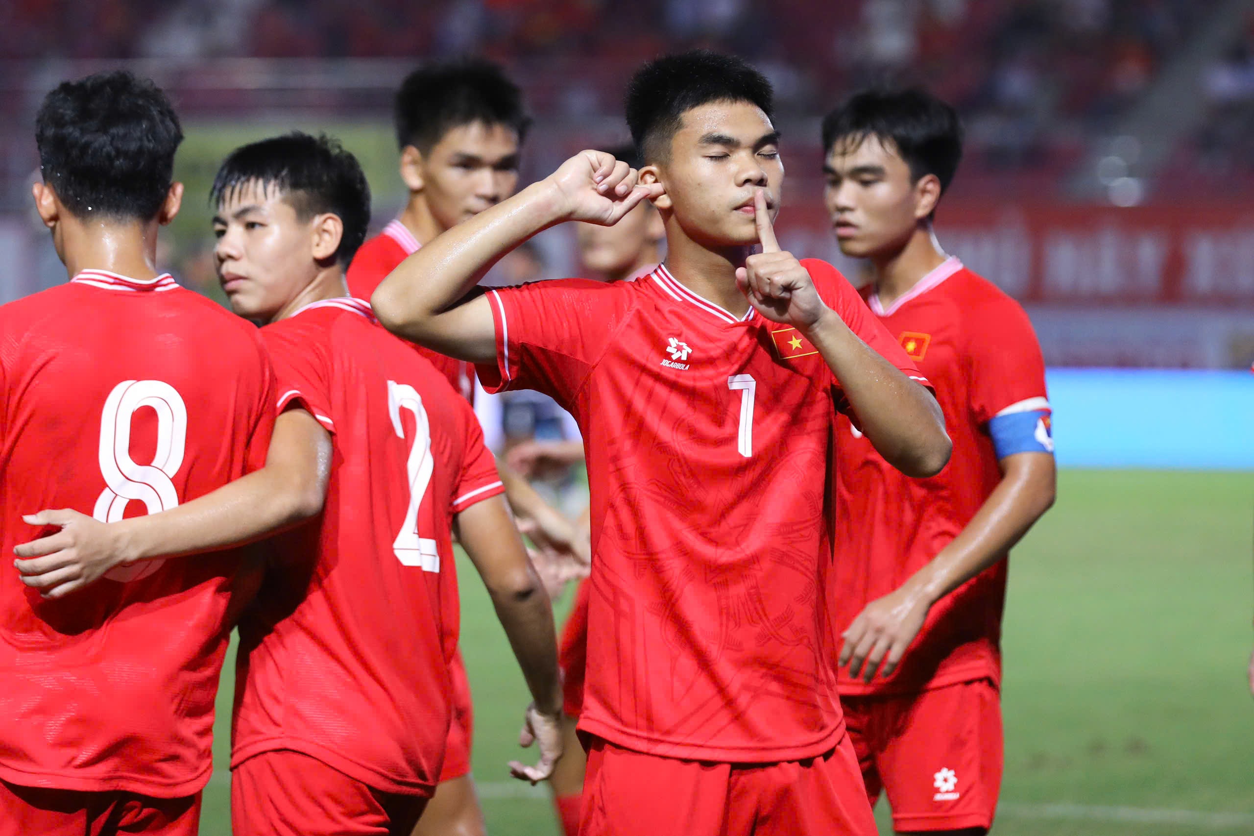 U20 Việt Nam thắng "3 sao" trước U20 Guam