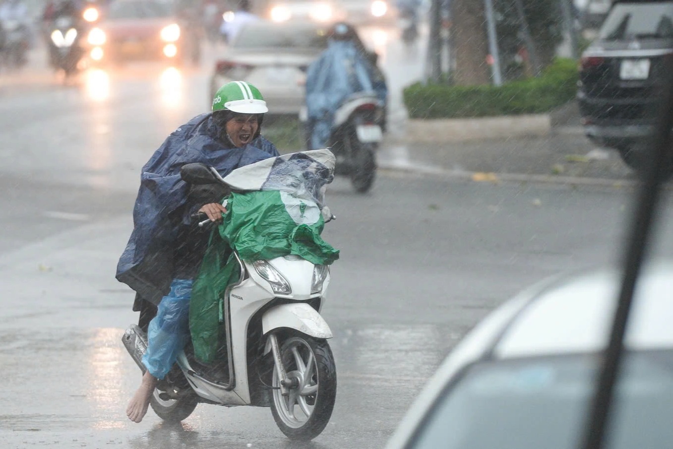 Nam Bộ sắp mưa lớn, Hà Nội mưa nhiều nơi