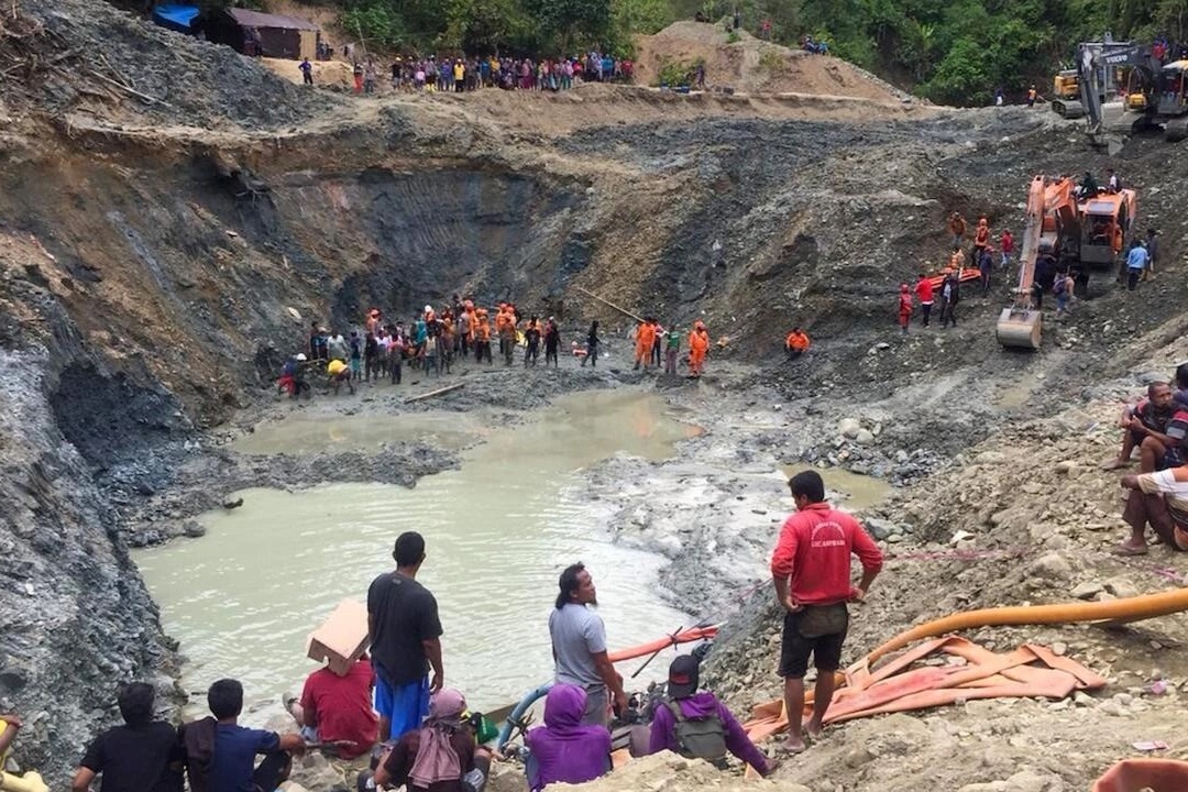 Sập mỏ vàng ở Indonesia, 15 người thiệt mạng