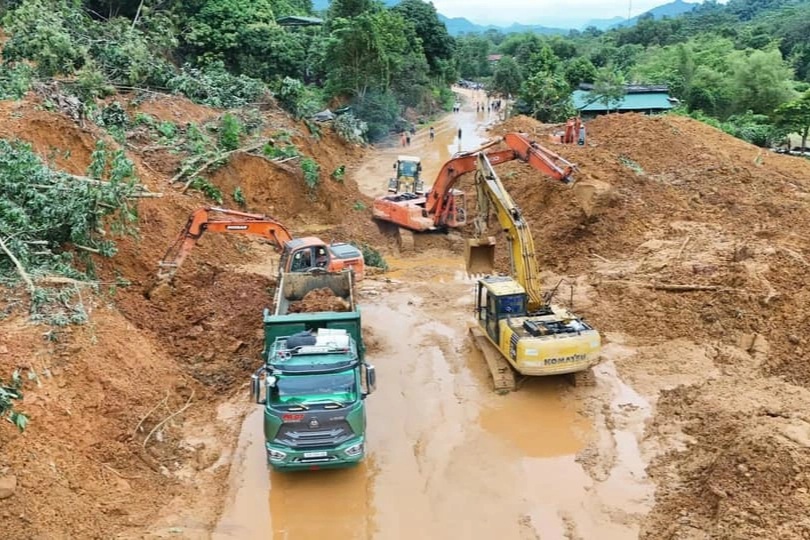 Thông tuyến quốc lộ 2 ở Hà Giang sau vụ sạt lở