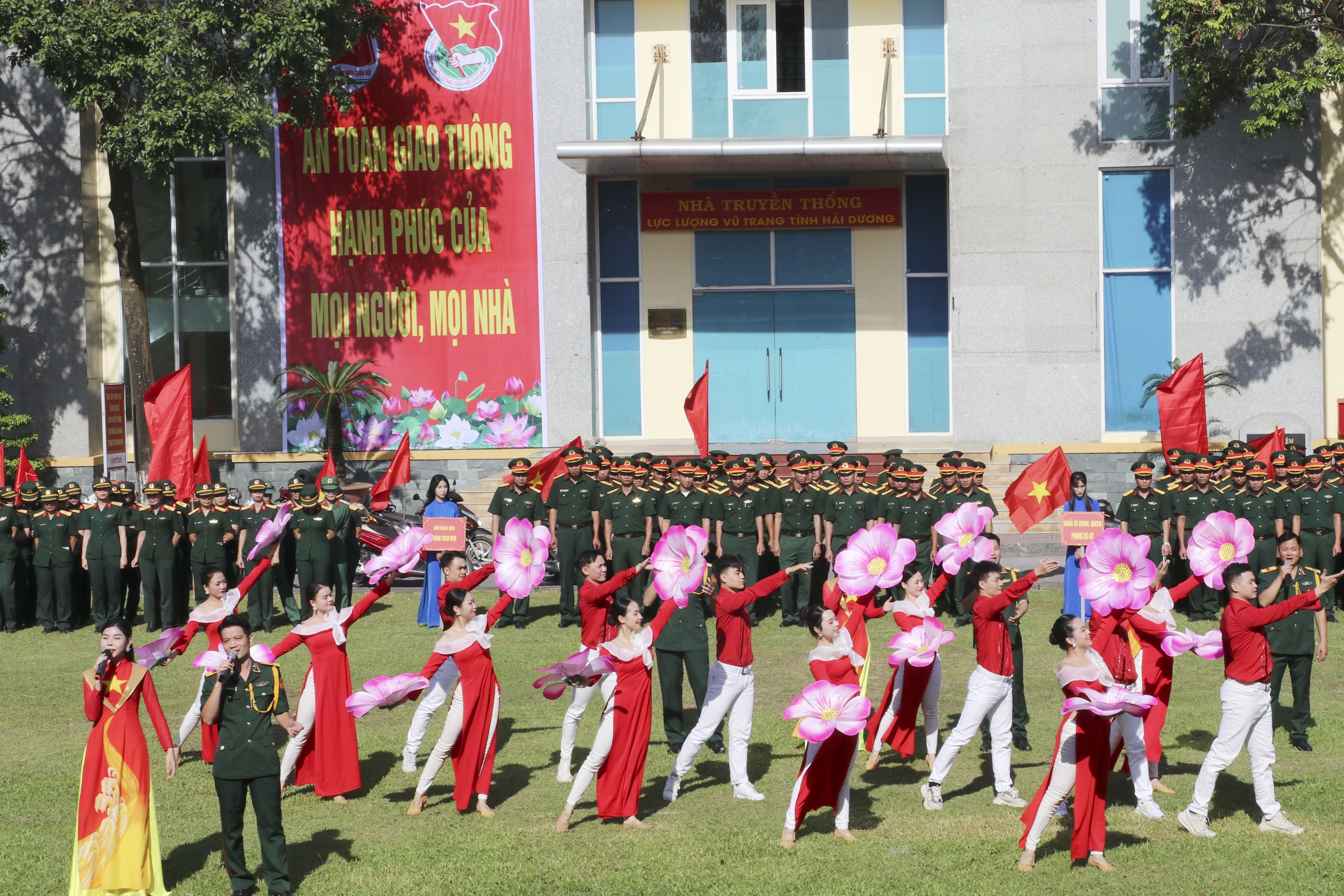 Phát động ngày hội thanh niên quân đội với văn hóa giao thông