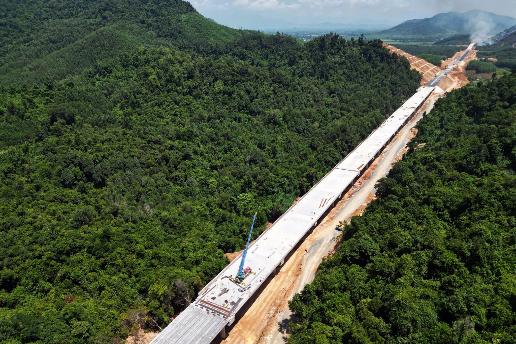 Hợp long cầu dài nhất cao tốc Vân Phong - Nha Trang