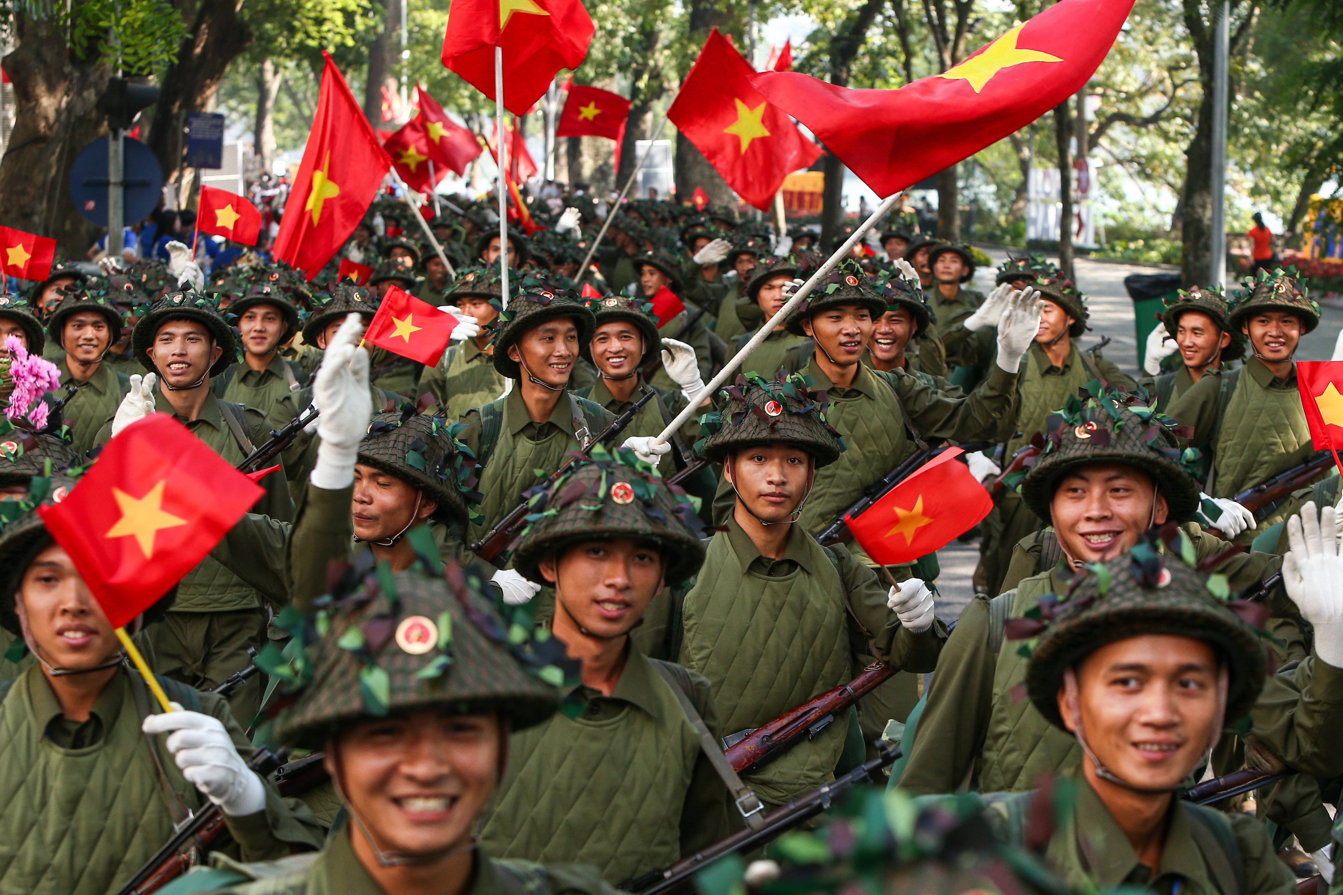 Không khí hào hùng tái hiện đoàn quân tiến về tiếp quản Thủ đô năm 1954