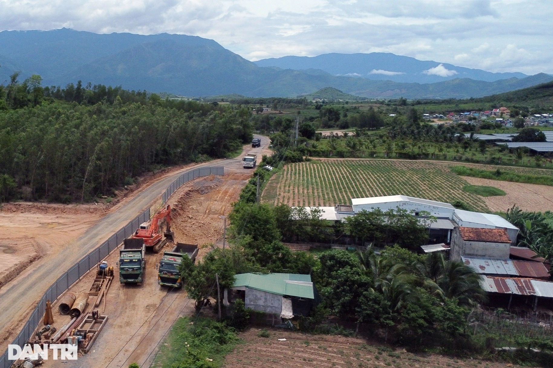 Tổ công tác đặc biệt hỗ trợ giải phóng mặt bằng trên 2 cao tốc ở Khánh Hòa