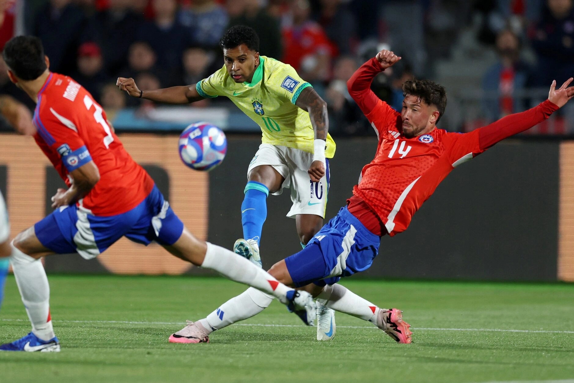 Đội tuyển Brazil ngược dòng đánh bại Chile ở vòng loại World Cup 2026