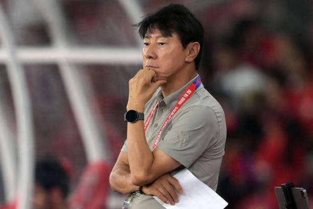 HLV Shin Tae Yong nói gì khi Indonesia bị xử ép và đánh rơi chiến thắng?