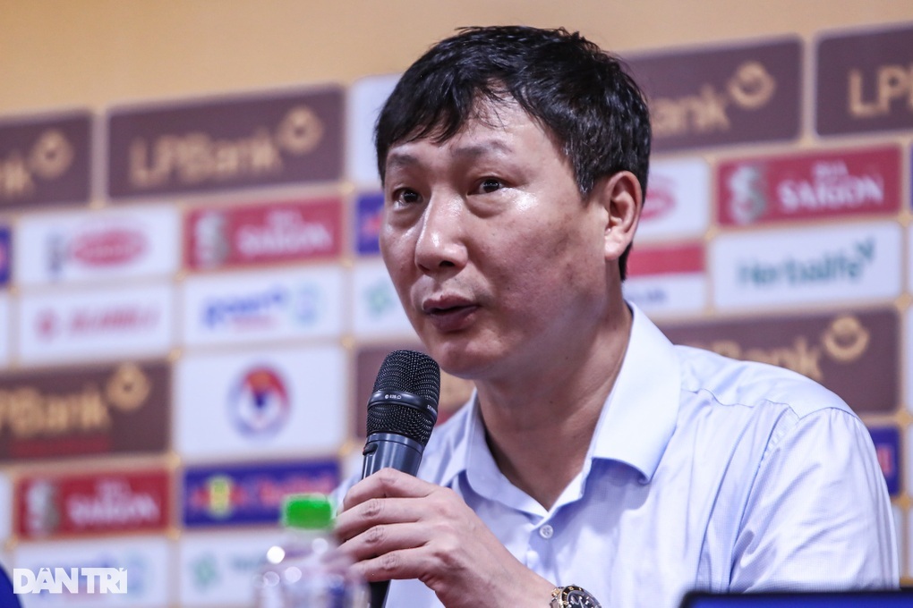 HLV Kim Sang Sik: "Đội tuyển Việt Nam cần nguồn năng lượng mới"