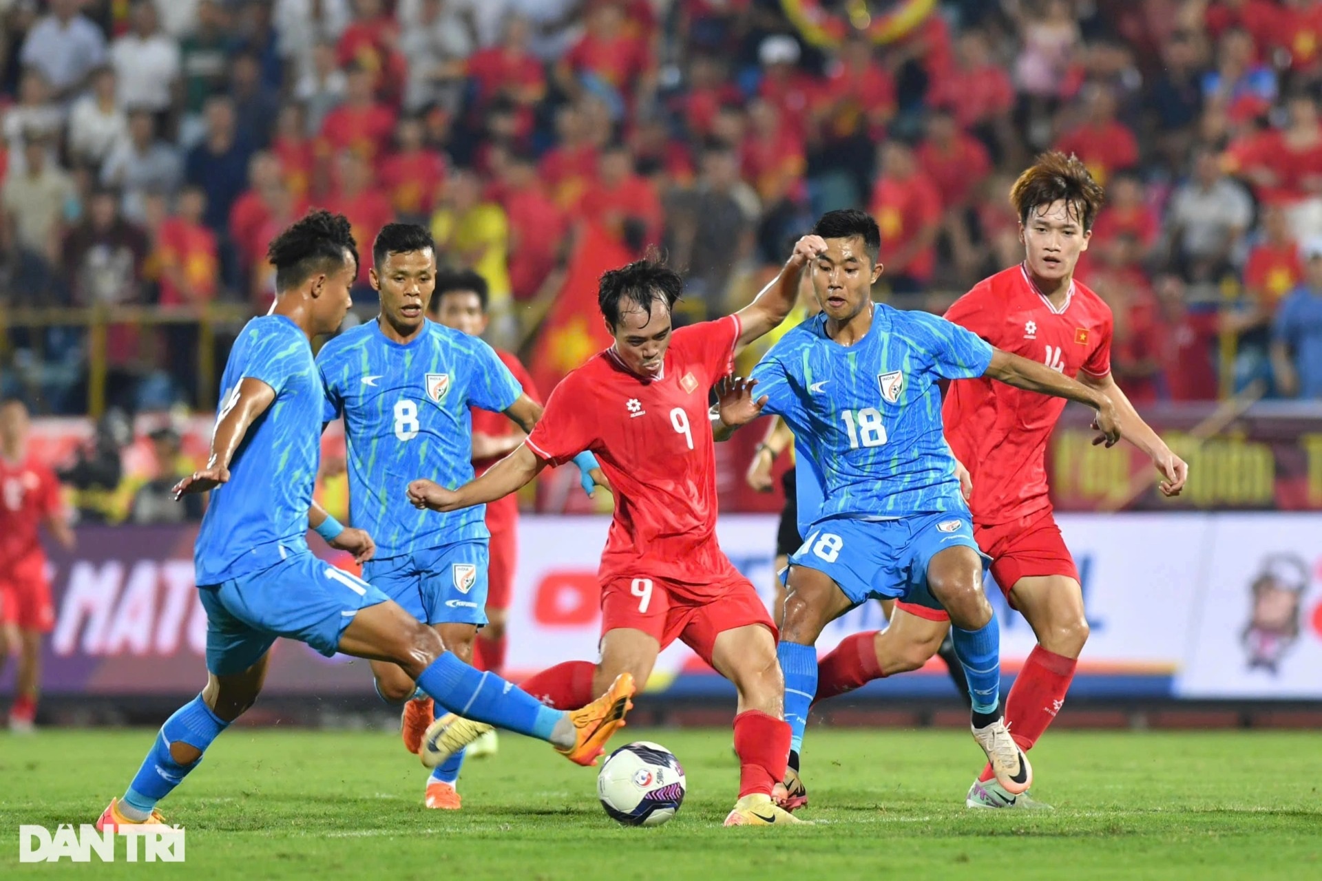 Tuyển Việt Nam 1-0 Ấn Độ (hiệp 1): Cú vô lê tuyệt vời của Vĩ Hào