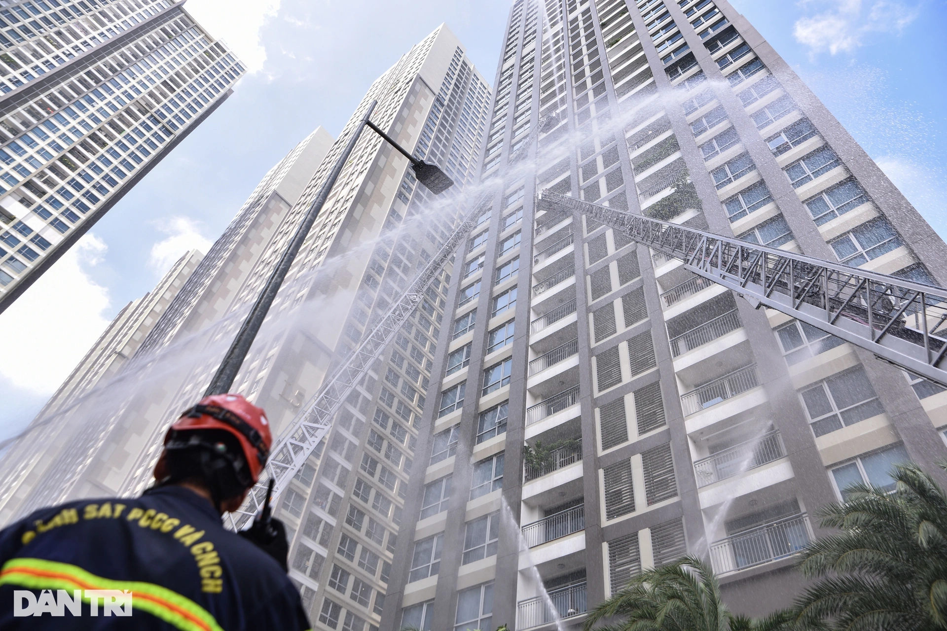 Công an TPHCM nói về tính khả thi của trực thăng chữa cháy nhà cao tầng