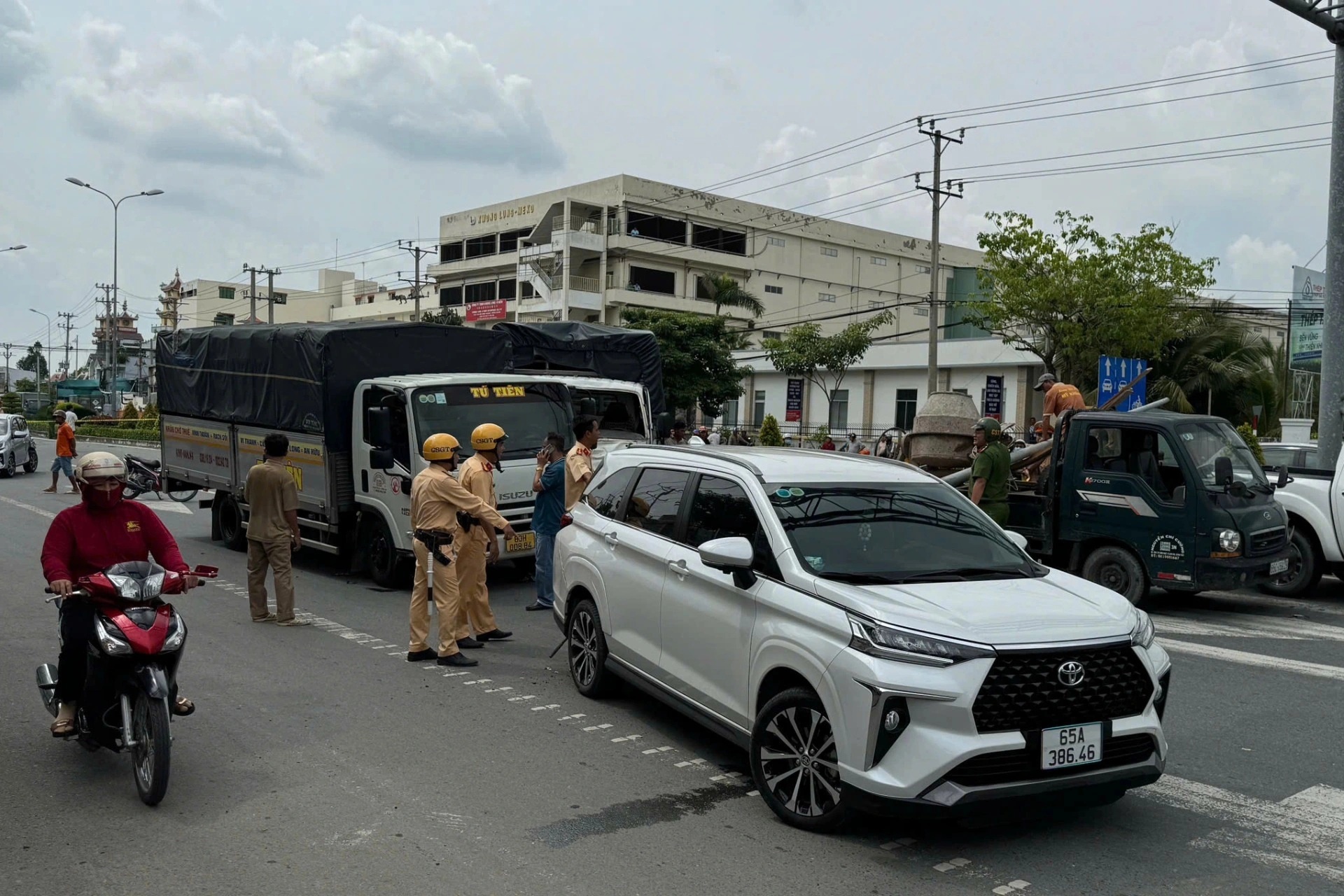 Bắt nghi phạm trộm xe tải, gây tai nạn liên tiếp náo loạn đường phố Cần Thơ