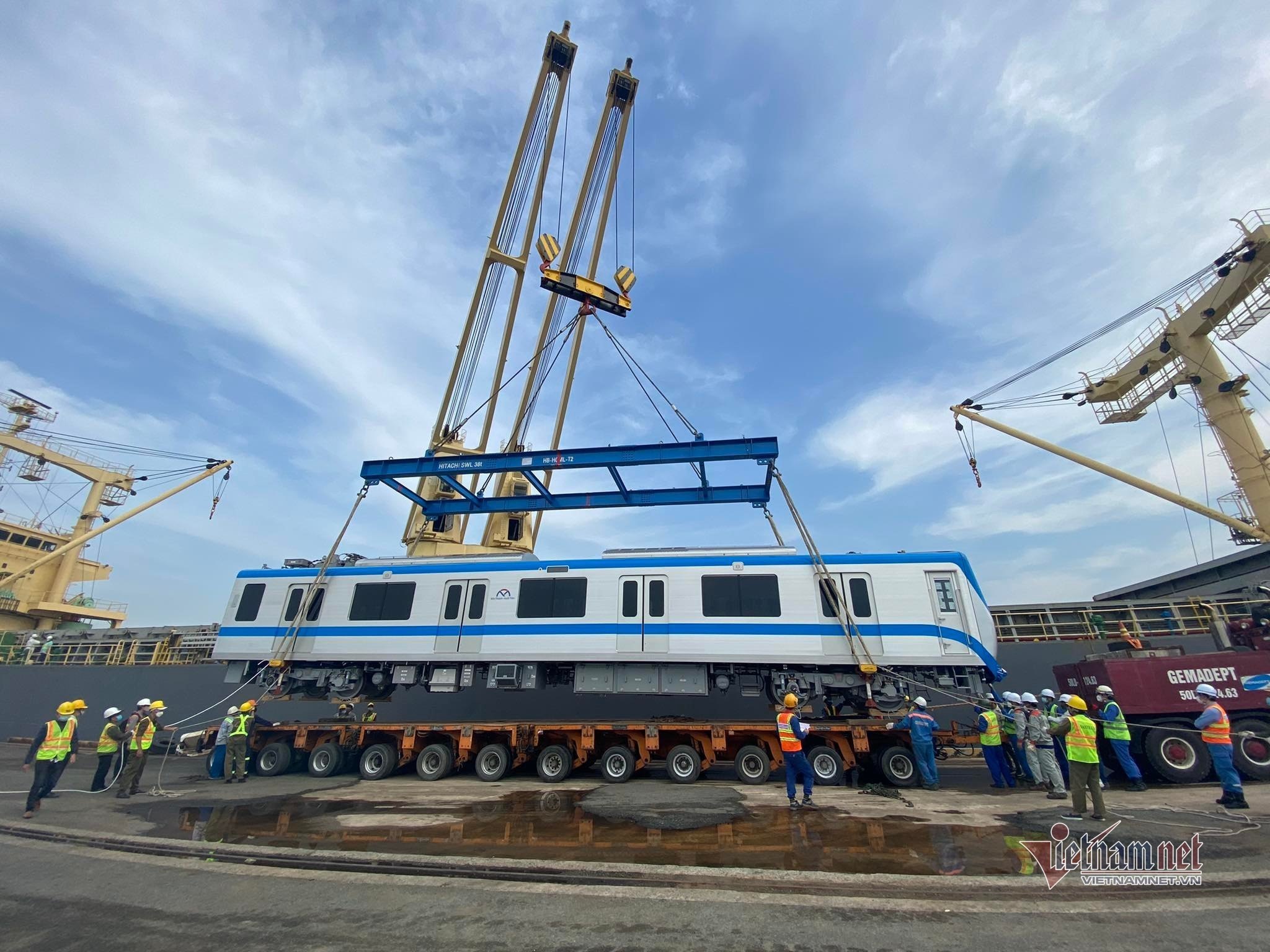 HCM City metro line receives final four trains