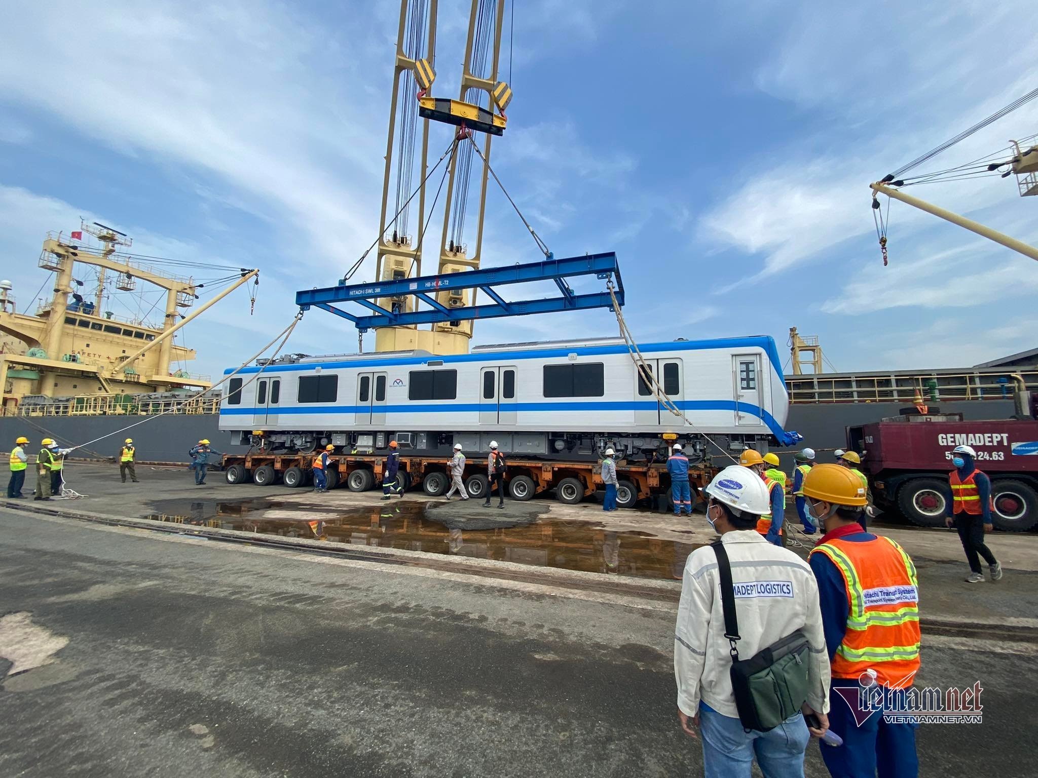 HCM City metro line receives final four trains