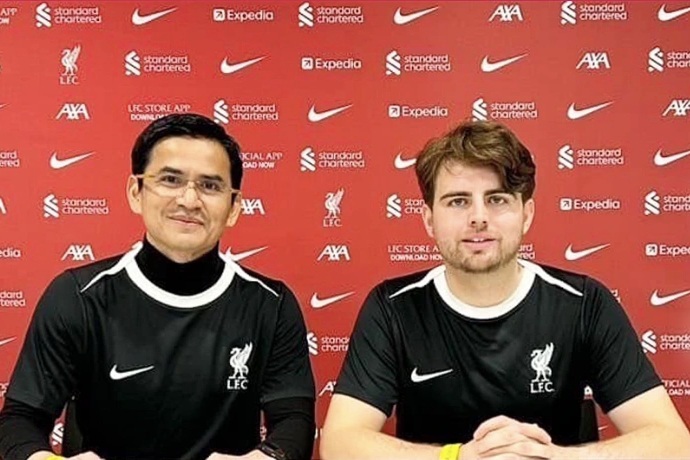 HLV Kiatisuk bất ngờ được nhận công việc ở CLB Liverpool