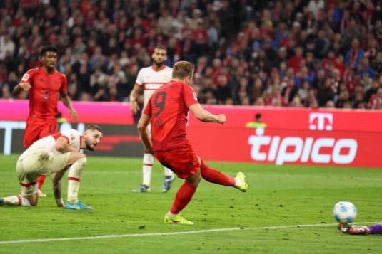 Harry Kane lập hat-trick, Bayern Munich thăng hoa ở Bundesliga