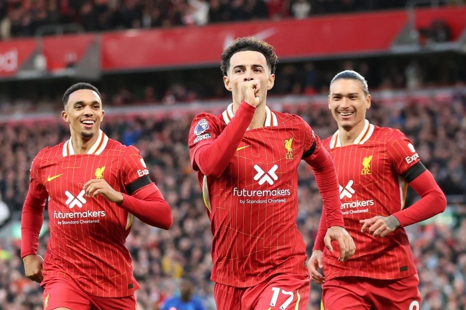 Đánh bại Chelsea, Liverpool đòi lại ngôi đầu bảng