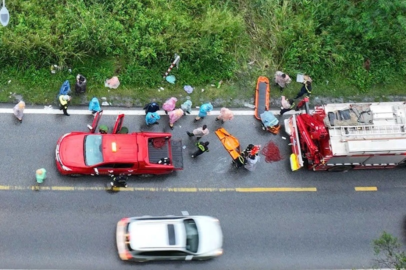 Ô tô rơi xuống vực sâu ở đèo Bảo Lộc, 2 người thương vong