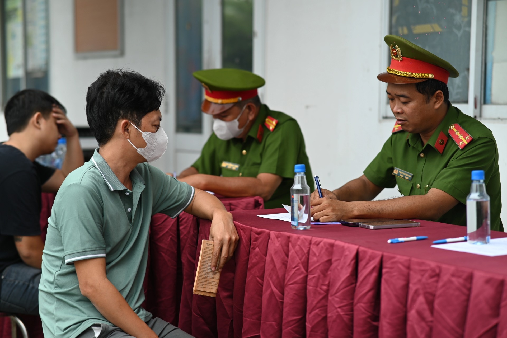 Kiểm tra cảng ở TPHCM, phát hiện 2 tài xế nghi dương tính ma túy