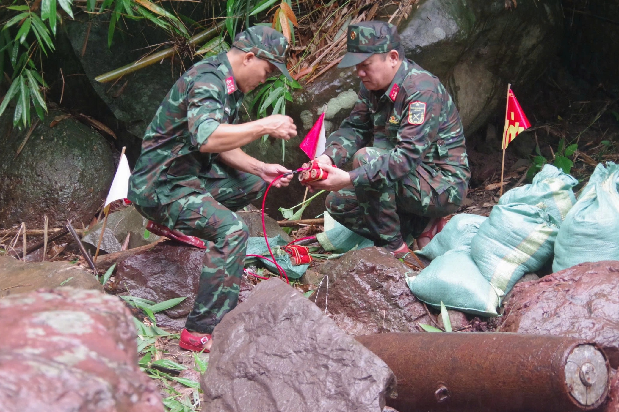 Hủy nổ tại chỗ quả bom từ trường nguy hiểm, bán kính sát thương 1,5km