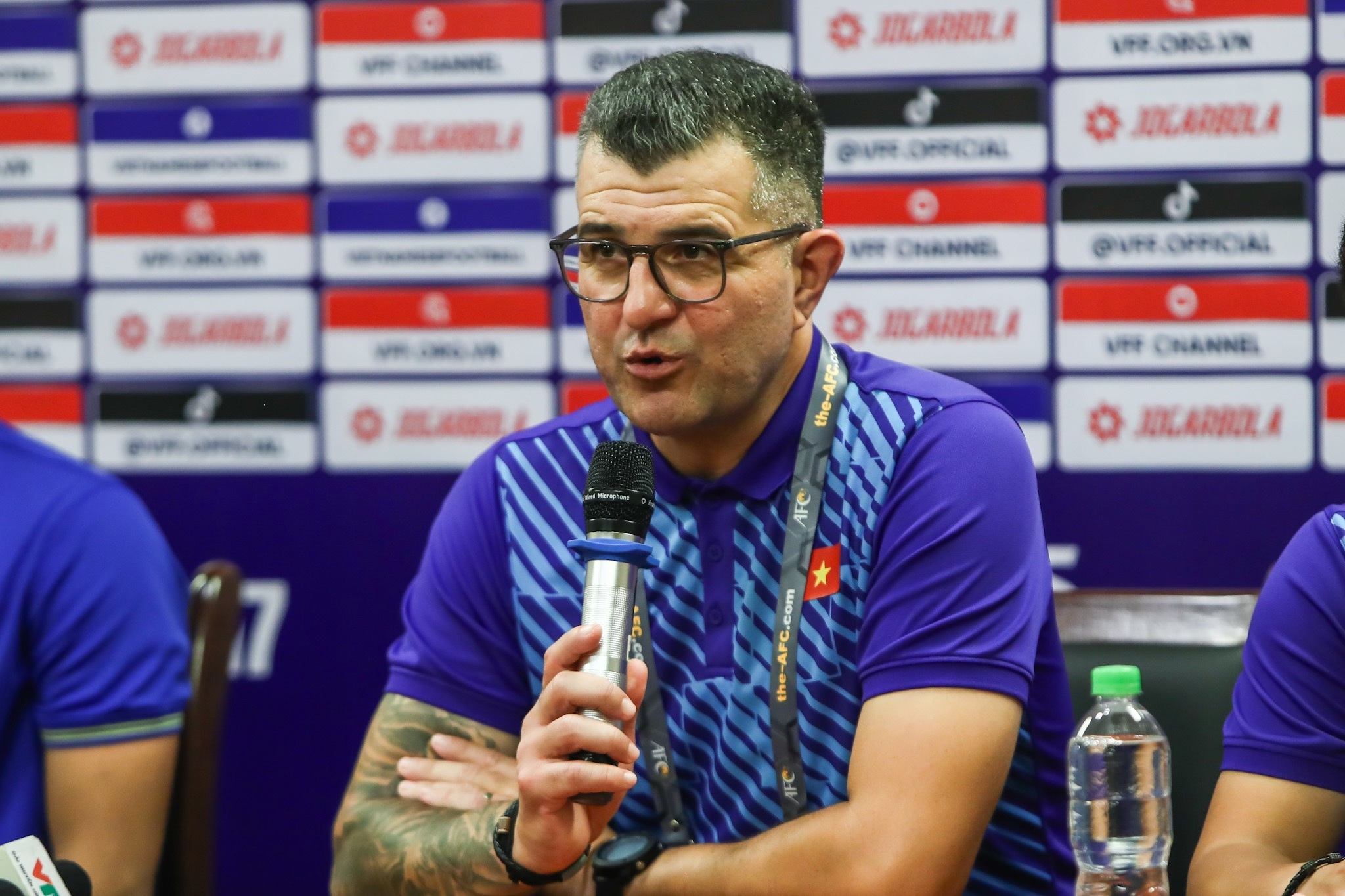 HLV Cristiano Roland: "Kyrgyzstan chỉ cố phá lối chơi của U17 Việt Nam"