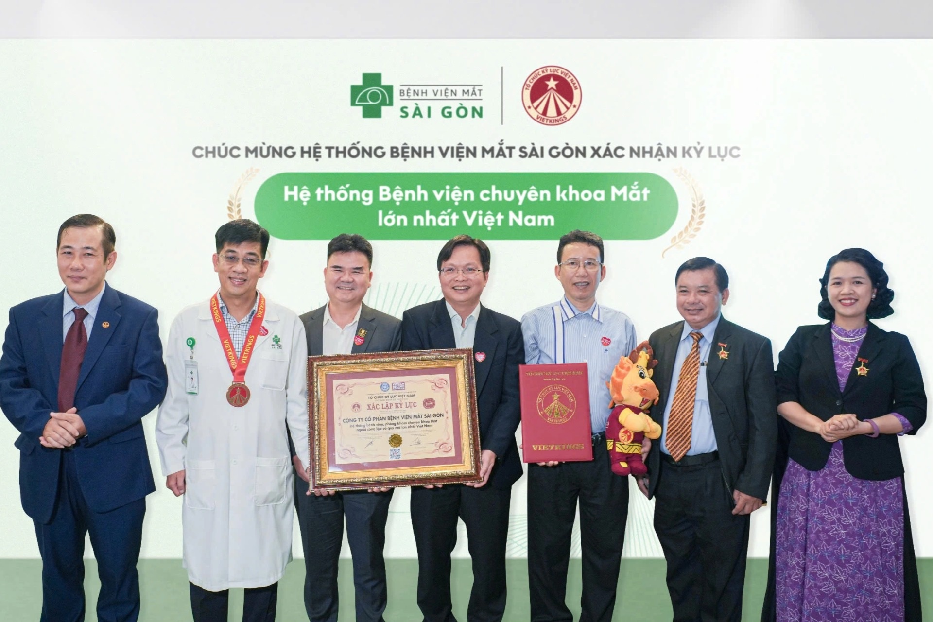 Mắt Sài Gòn lập kỷ lục "Hệ thống bệnh viện mắt ngoài công lập lớn nhất Việt Nam"