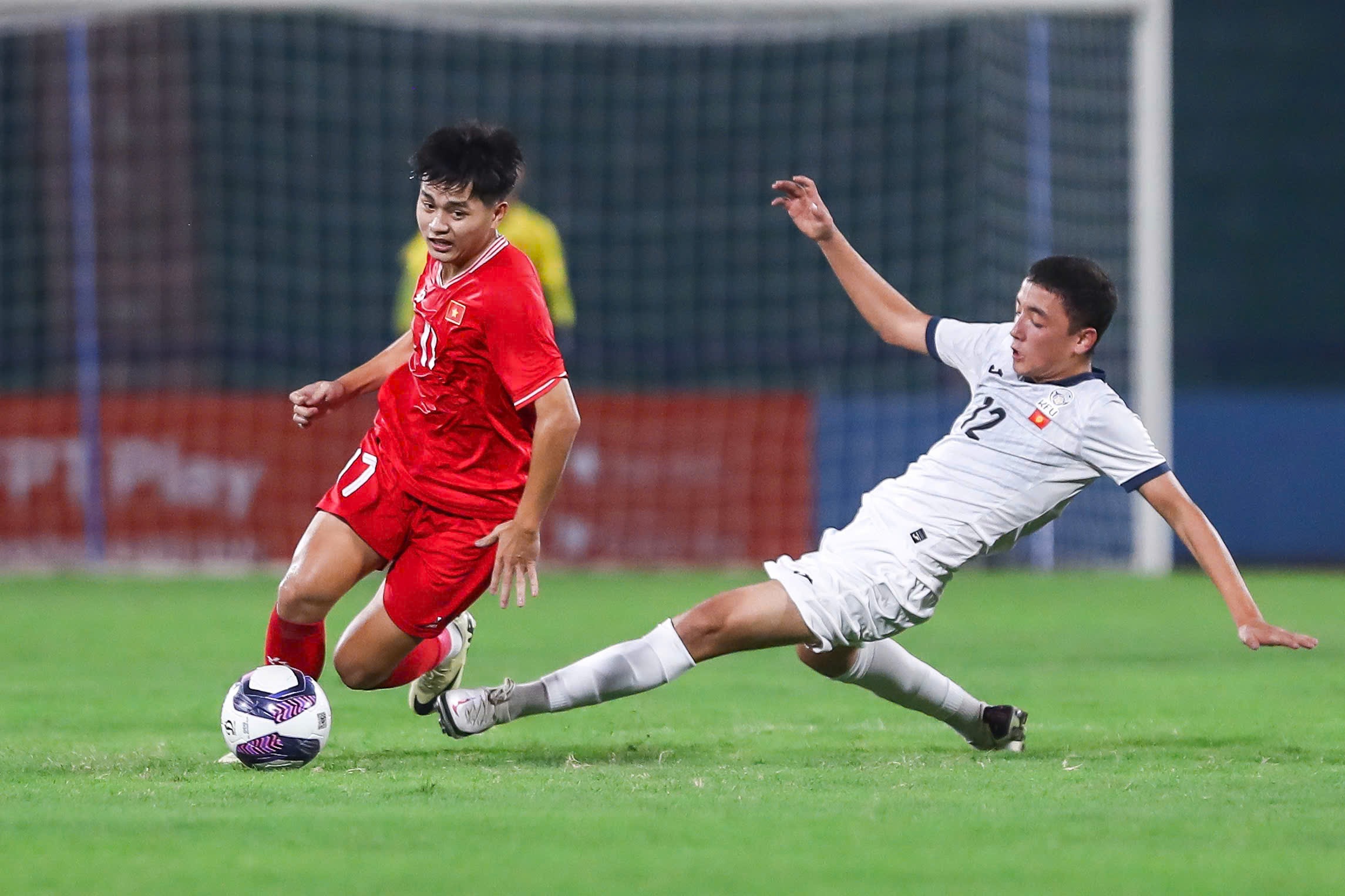 U17 Việt Nam 0-0 U17 Kyrgyzstan (hiệp 2): Gia tăng áp lực