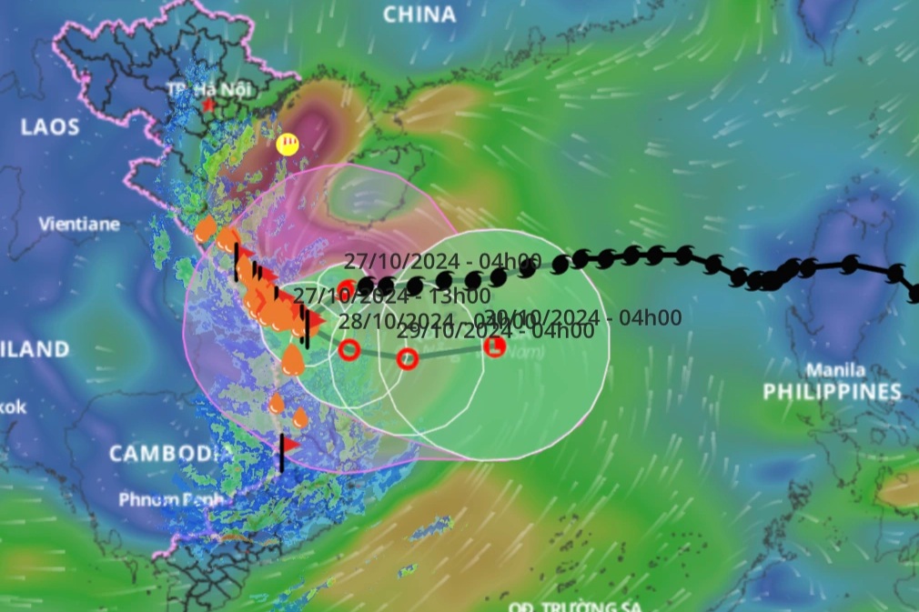 Bão Trà Mi giật cấp 12, cách Đà Nẵng 100km