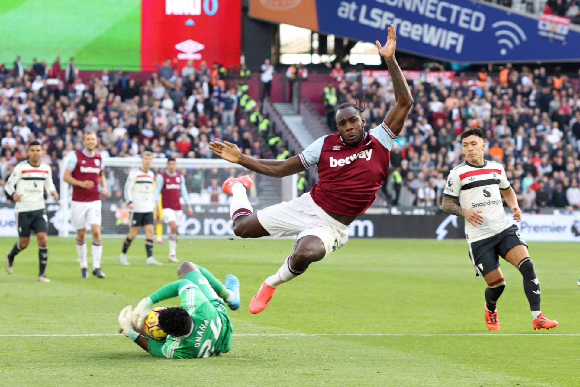 West Ham 0-1 Man Utd (hiệp 2): Summerville mở tỷ số