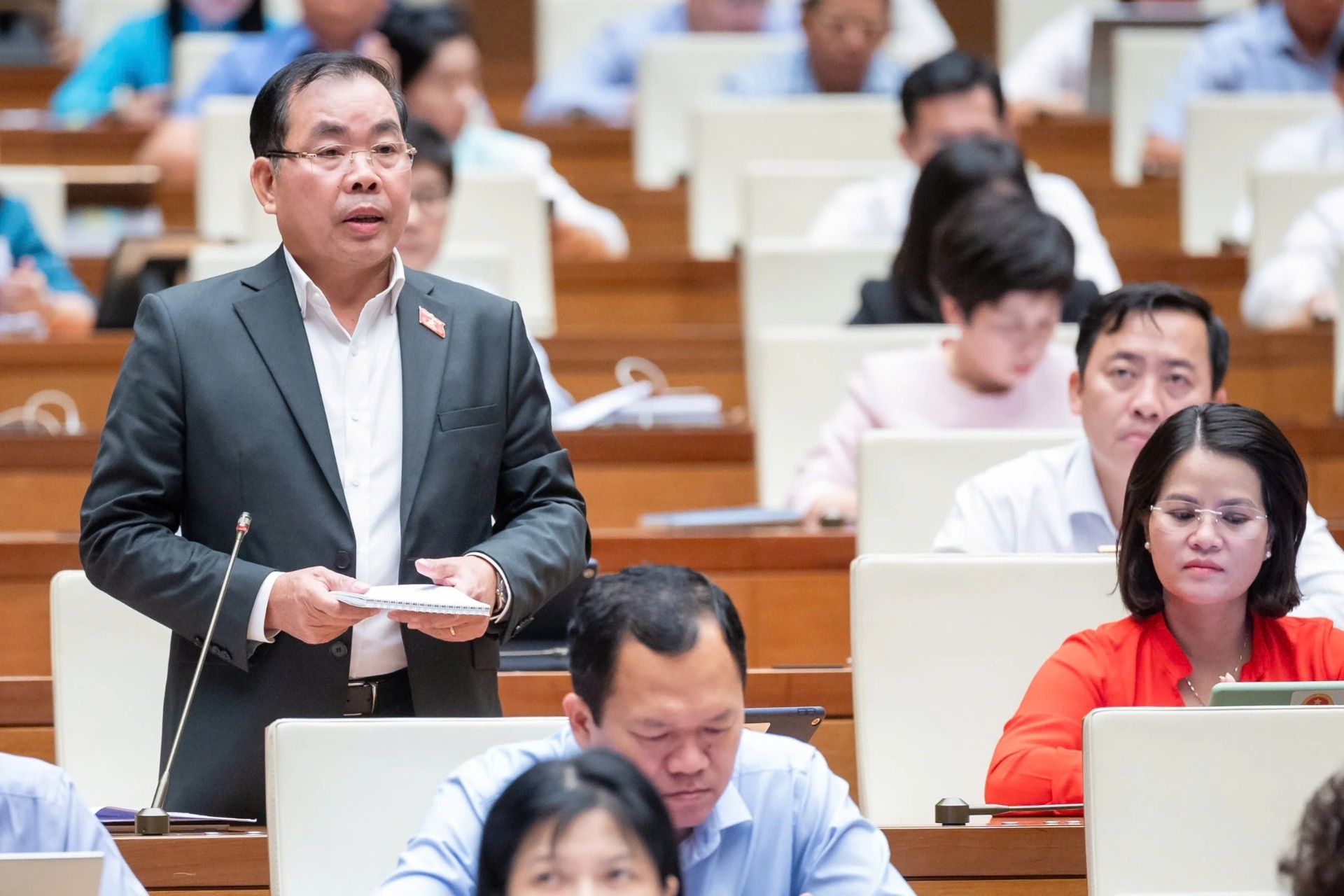 "Lãnh đạo địa phương sắp nghỉ hưu, chưa kịp ăn mừng đã dính vòng lao lý"