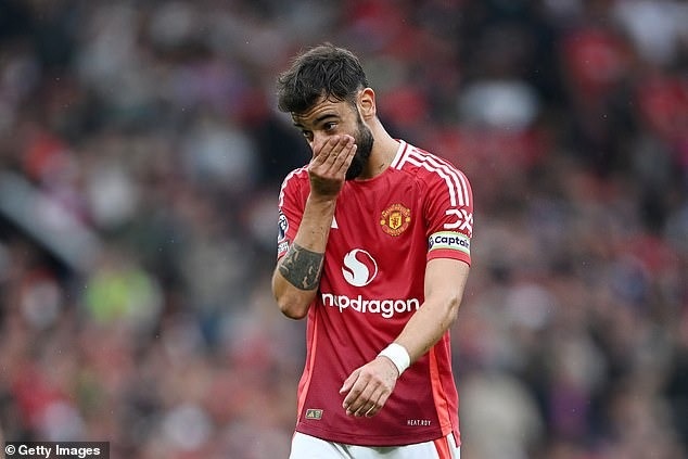 Man Utd bất bại sau khi Ten Hag bị sa thải, Fernandes gọi điện xin lỗi thầy