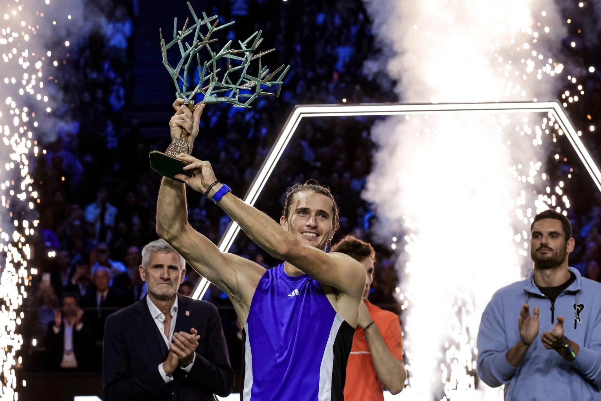 Alexander Zverev lần đầu vô địch Paris Masters