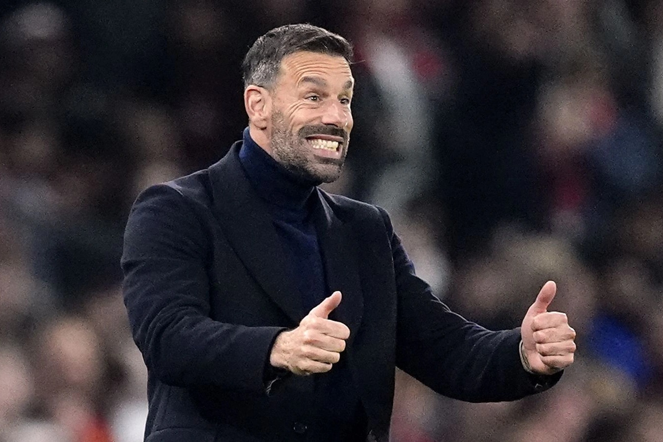 Tranh cãi về tương lai của Van Nistelrooy ở Man Utd