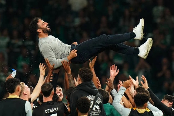 Thắng đậm Man City, HLV Amorim sẵn sàng cho thử thách tại Man Utd
