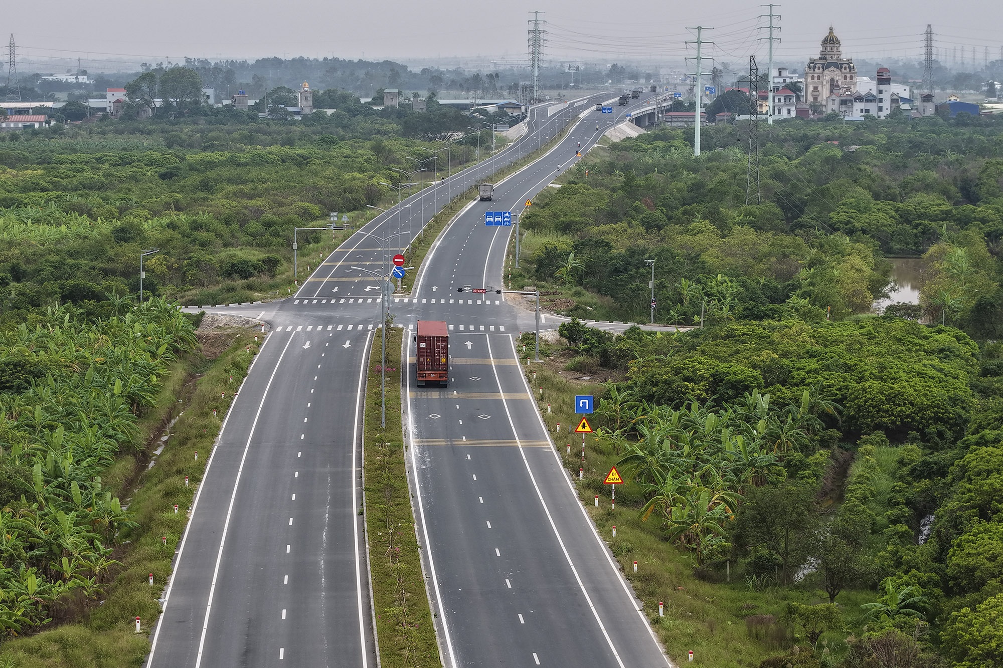 Đường liên tỉnh Hà Nội - Hưng Yên dần hoàn thiện, hiện ra rõ nét