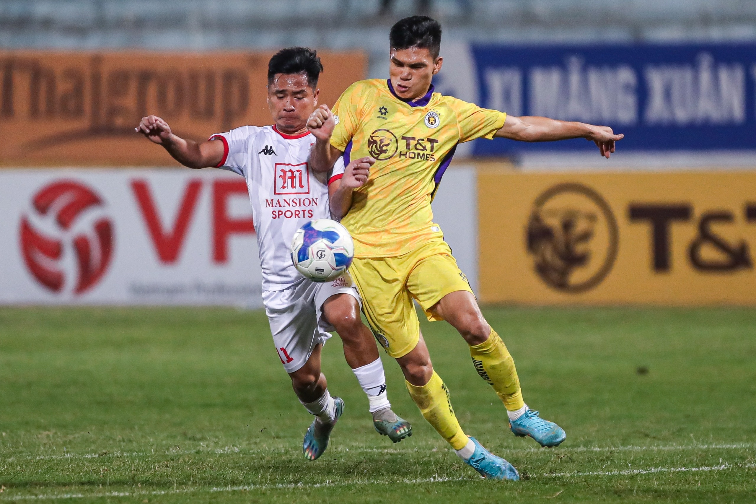 Văn Quyết lập công, Hà Nội FC vẫn phải chia điểm trước Hải Phòng
