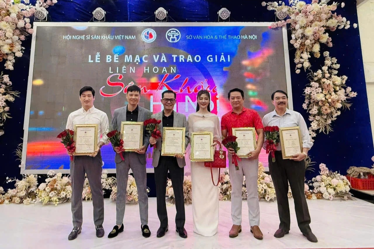 Nhà hát Kịch Hà Nội nhận "cơn mưa" giải thưởng tại Liên hoan Sân khấu