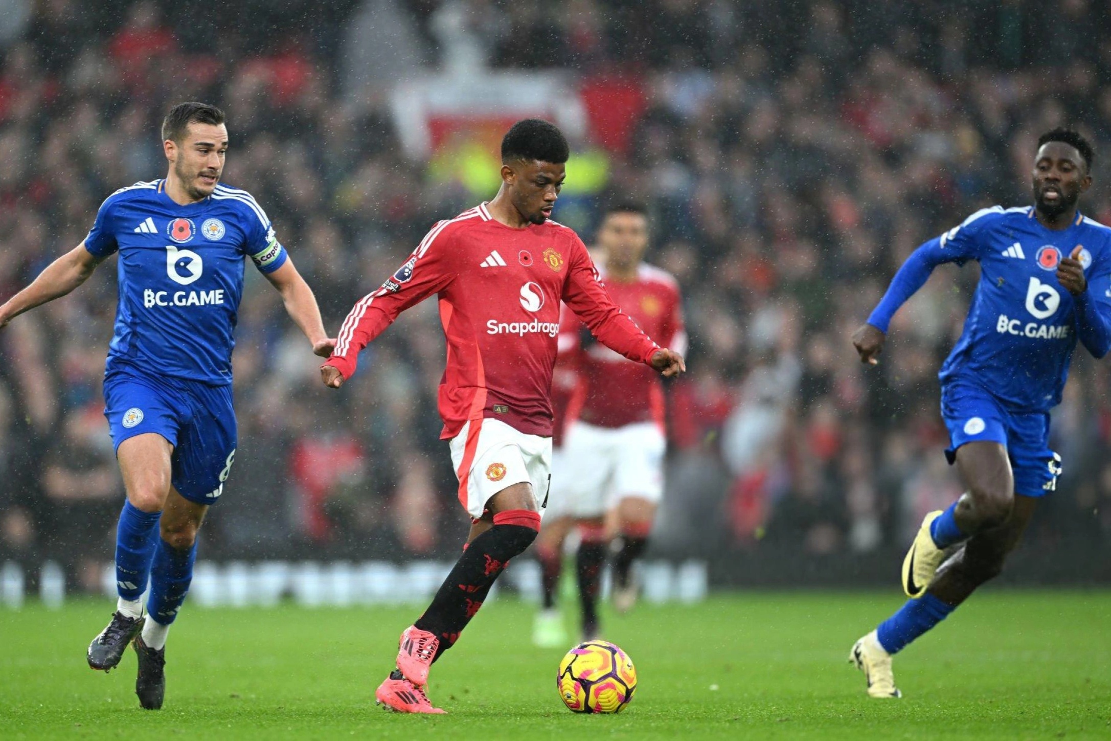 Man Utd 1-0 Leicester City (hiệp 1): Siêu phẩm của Fernandes