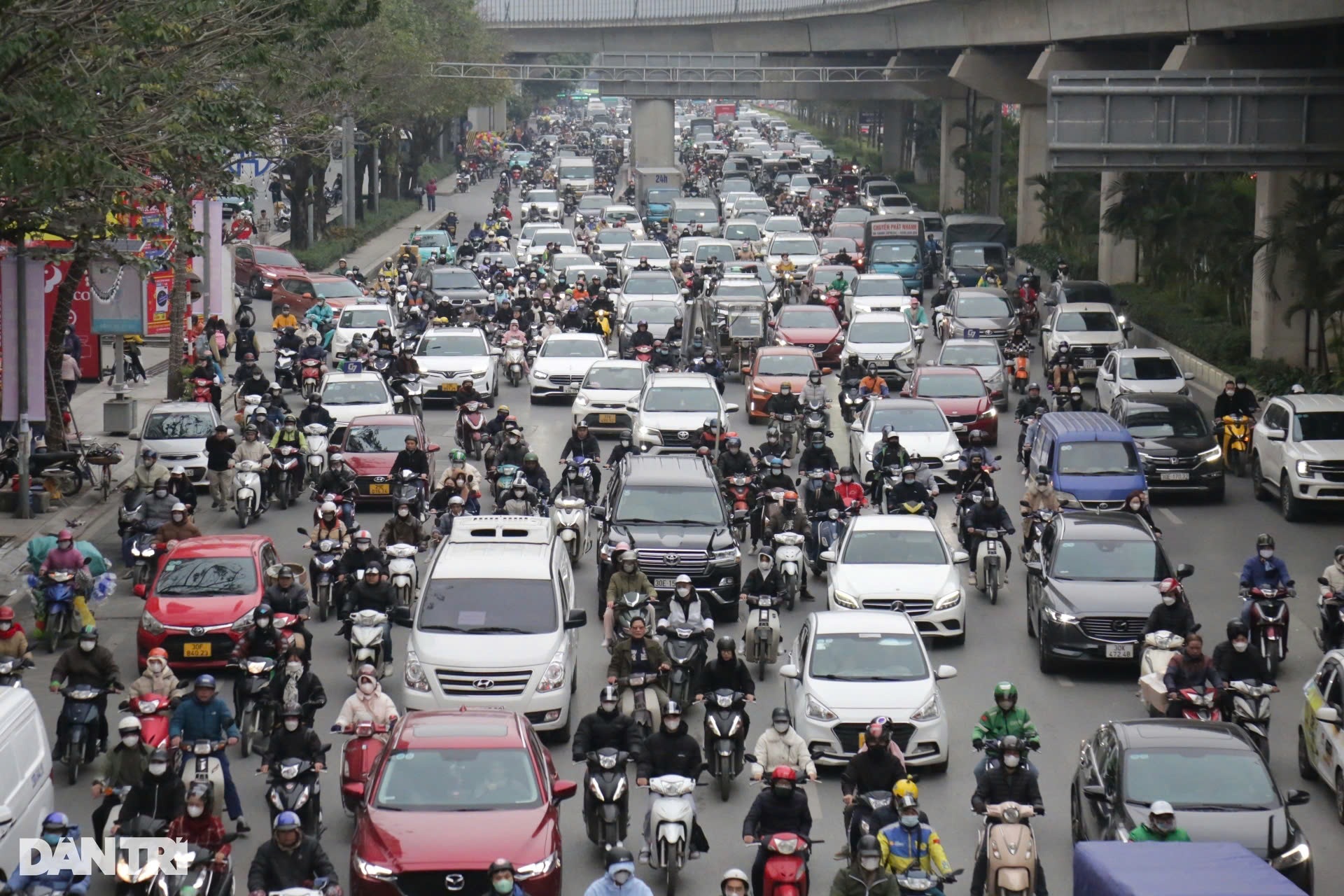 Chưa rõ việc thu phí vùng phát thải thấp và hạn chế xe cá nhân ở Hà Nội