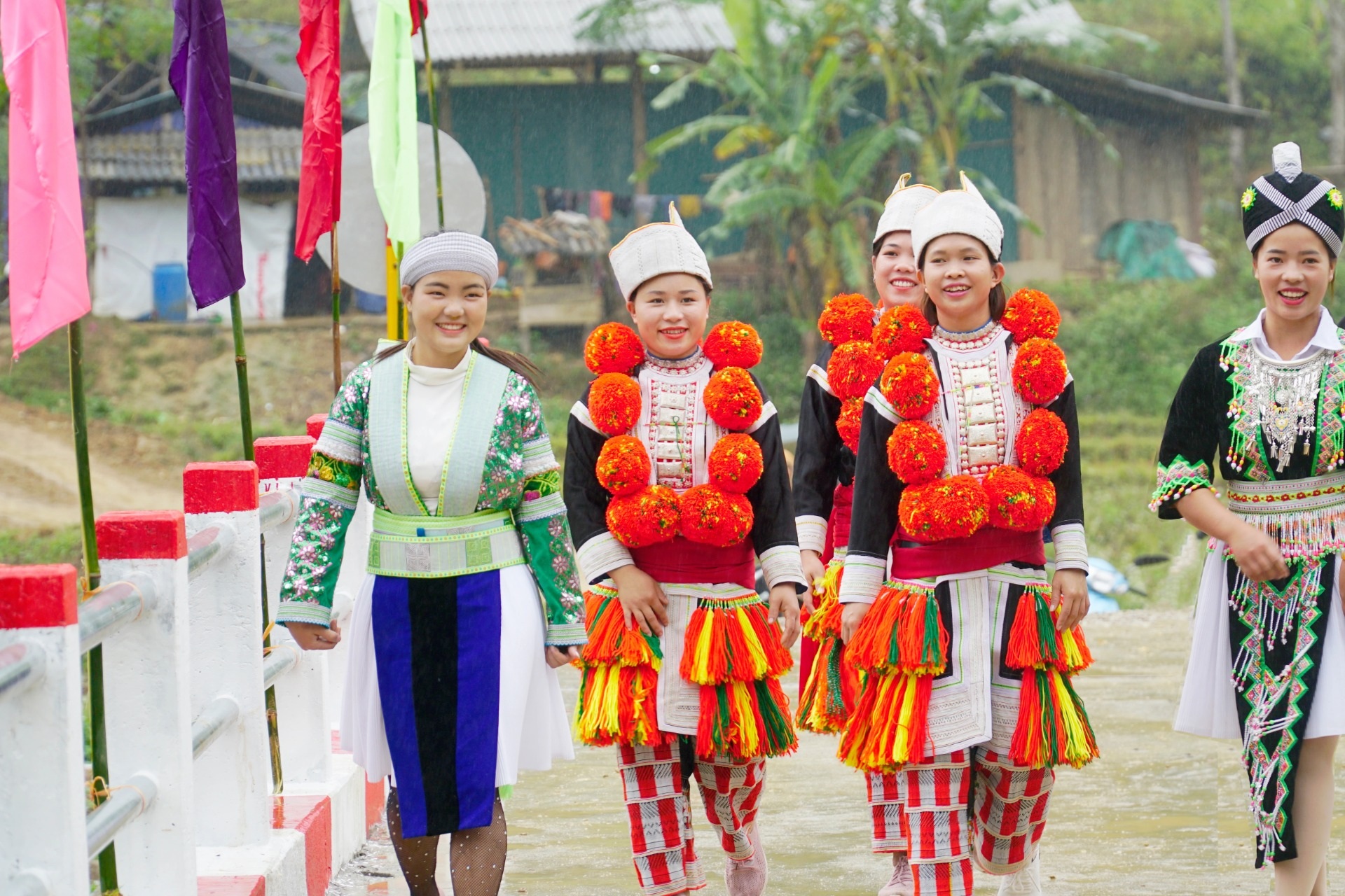 Cây cầu góp phần đổi đời bản làng nghèo bên suối