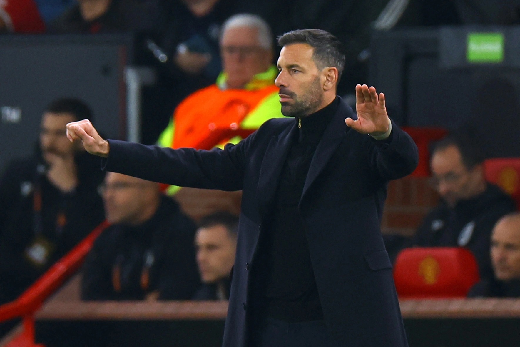 Van Nistelrooy rời Man Utd: Tình yêu đẹp và những hẹn hò từ đây khép lại
