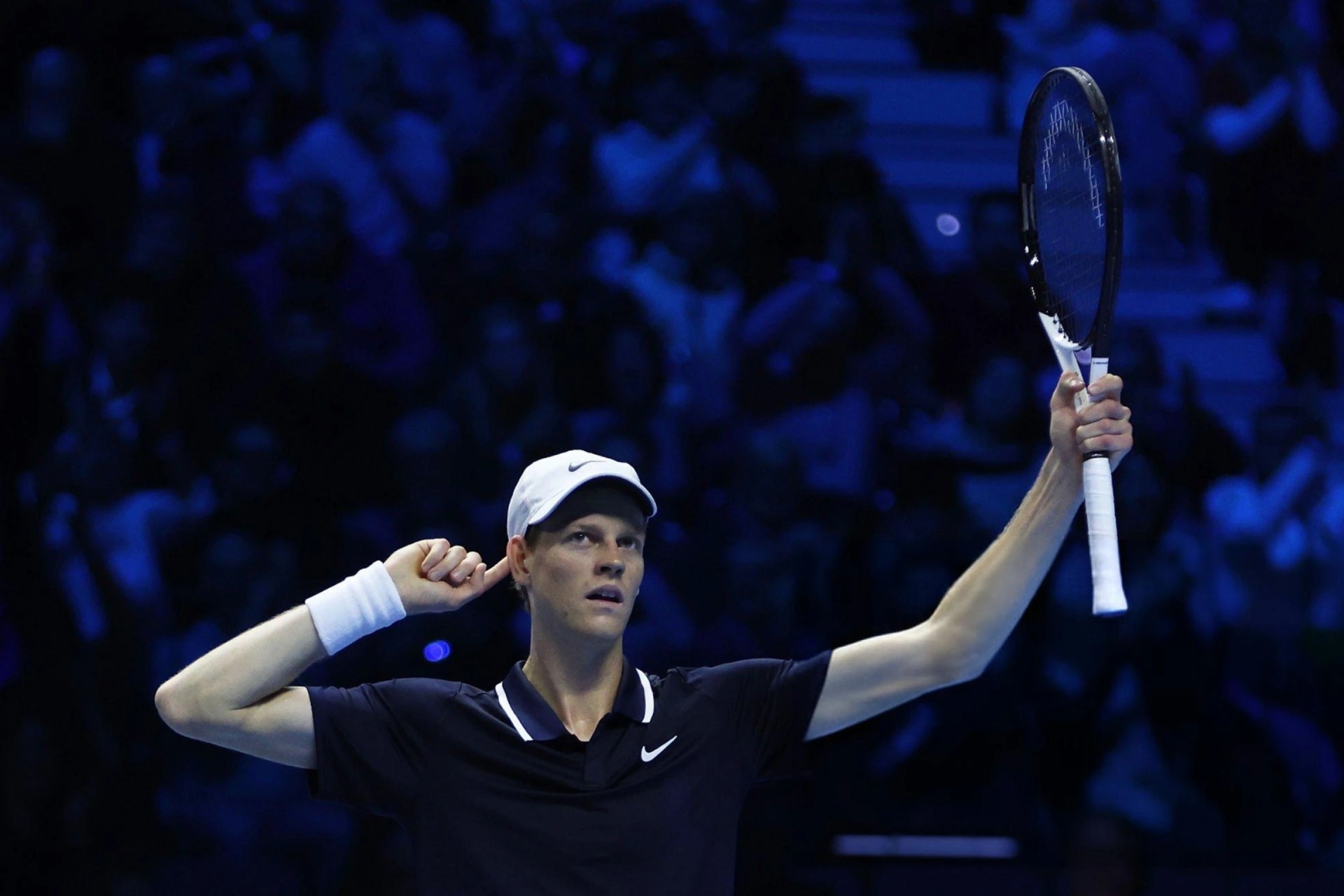 Sinner rộng cửa vào bán kết, Alcaraz có khả năng bỏ ATP Finals