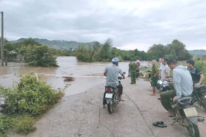 Gia Lai: Mưa lớn gây ngập, hơn 300 hộ dân bị cô lập