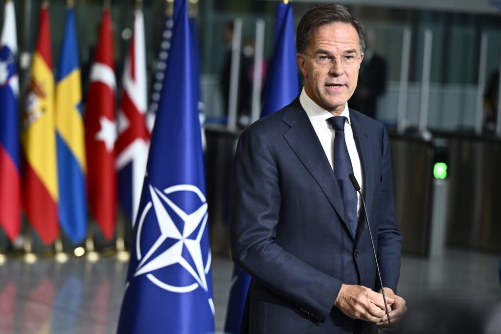NATO âm thầm thảo luận kịch bản ngừng bắn ở Ukraine