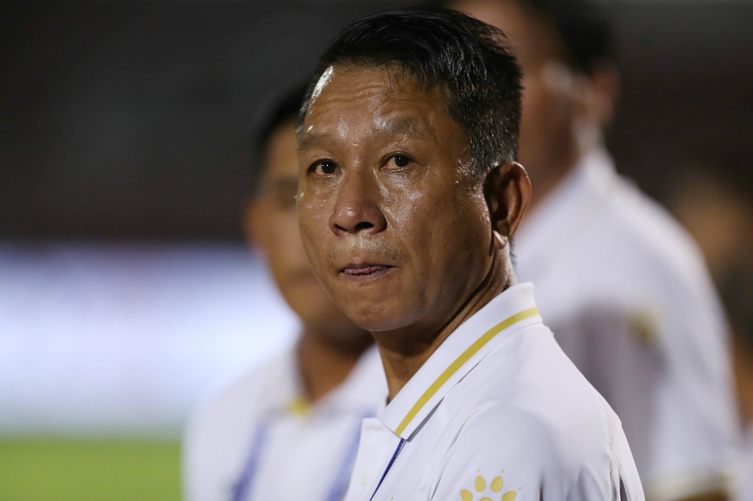 Đội nhà 2 lần bị hủy phạt đền, HLV Quảng Nam đòi bỏ trận đấu tại V-League
