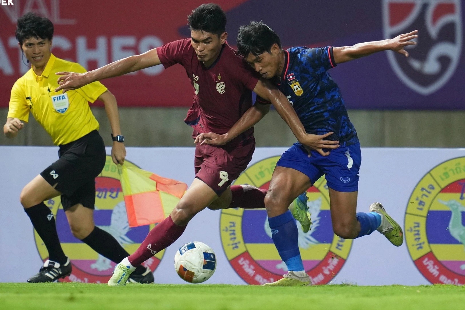 Đội tuyển Lào bất ngờ cầm hòa Thái Lan ngay trước AFF Cup