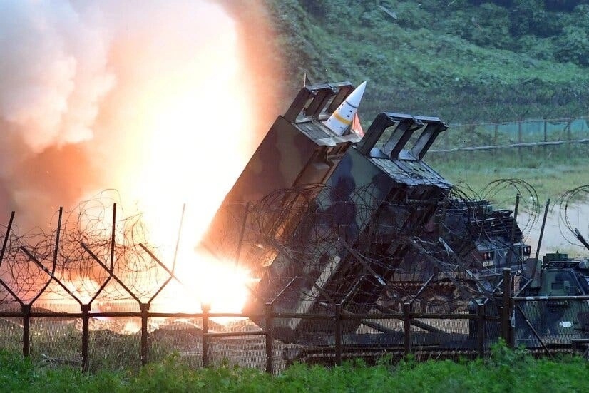 Ukraine được "cởi trói" vũ khí tấn công Nga: Nguy cơ leo thang chiến sự