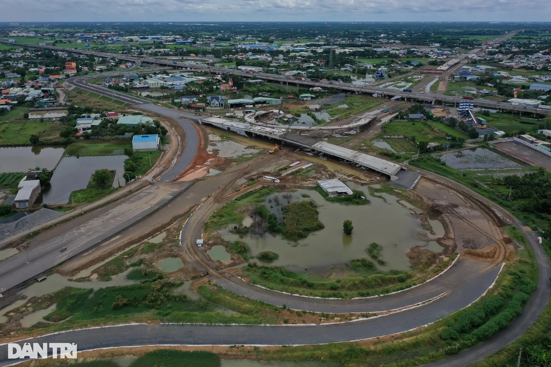 Nguy cơ trễ hẹn thông xe 3,4km cao tốc Bến Lức - Long Thành