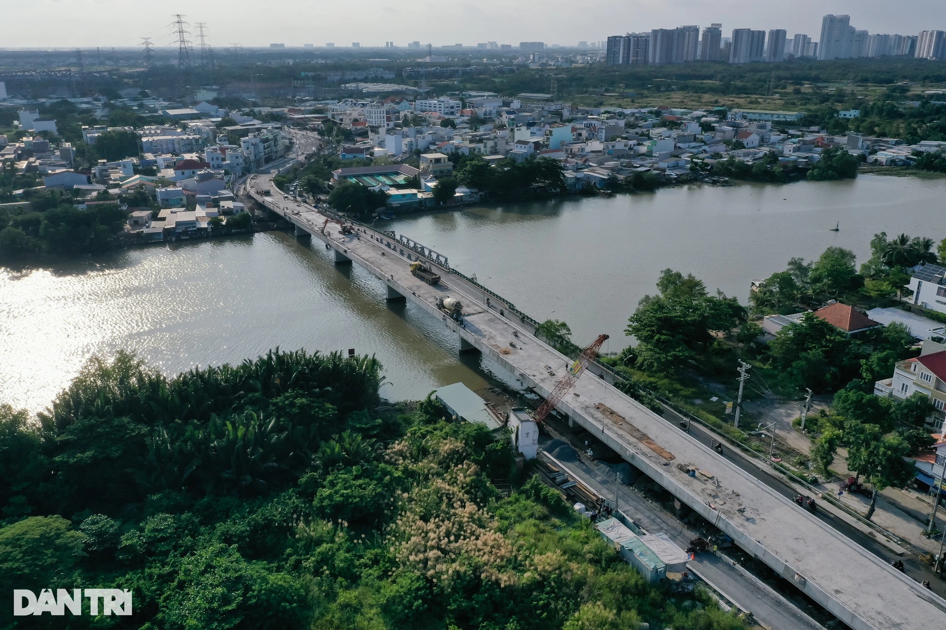 Cầu nối quận 7 với huyện Nhà Bè sắp hoàn thành sau nhiều năm trễ hẹn